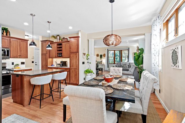 2710 Red Splendor Circle E, Maplewood, MN 55119