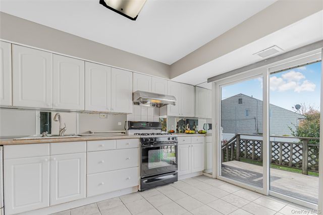 2 Deer Path Lane, Syosset, NY 11791