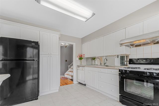 2 Deer Path Lane, Syosset, NY 11791