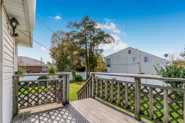 2 Deer Path Lane, Syosset, NY 11791