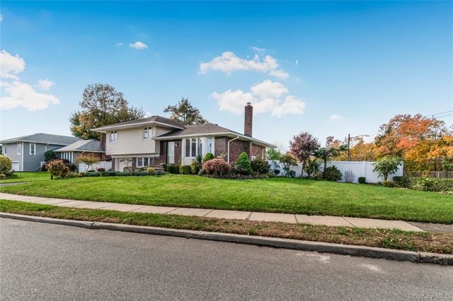 2 Deer Path Lane, Syosset, NY 11791