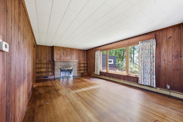 7 Highland Ave, South Hadley, MA 01075