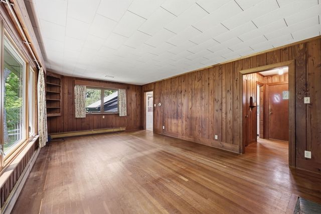7 Highland Ave, South Hadley, MA 01075