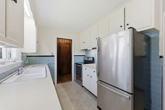 7 Highland Ave, South Hadley, MA 01075