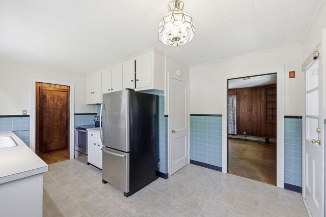 7 Highland Ave, South Hadley, MA 01075
