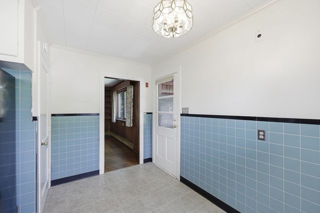 7 Highland Ave, South Hadley, MA 01075