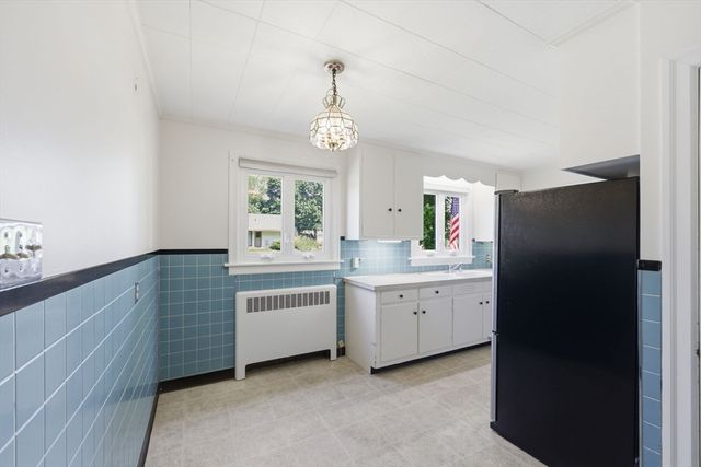 7 Highland Ave, South Hadley, MA 01075