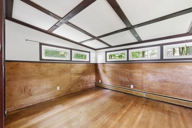 7 Highland Ave, South Hadley, MA 01075