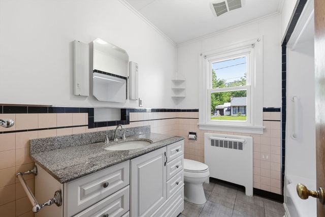 7 Highland Ave, South Hadley, MA 01075