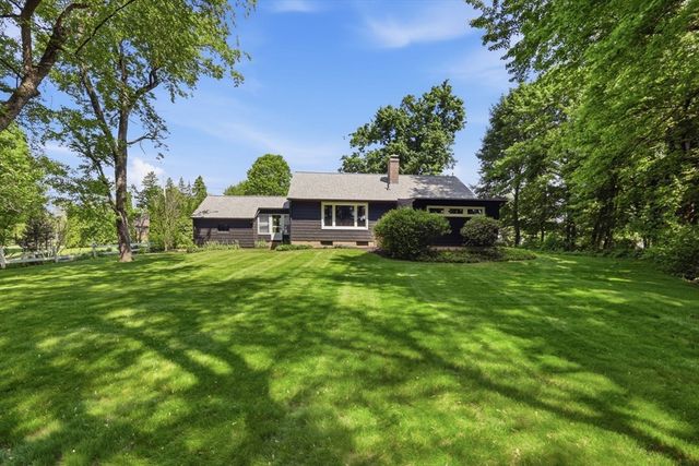 7 Highland Ave, South Hadley, MA 01075