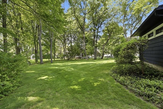 7 Highland Ave, South Hadley, MA 01075