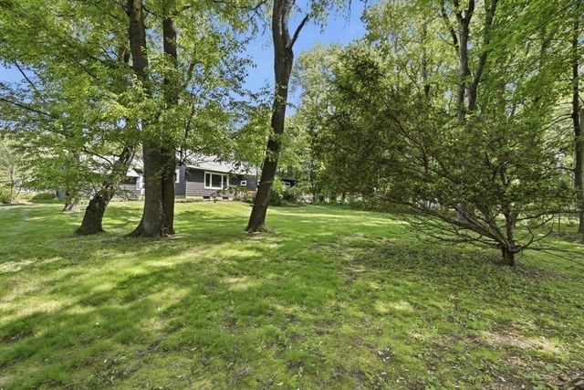 7 Highland Ave, South Hadley, MA 01075