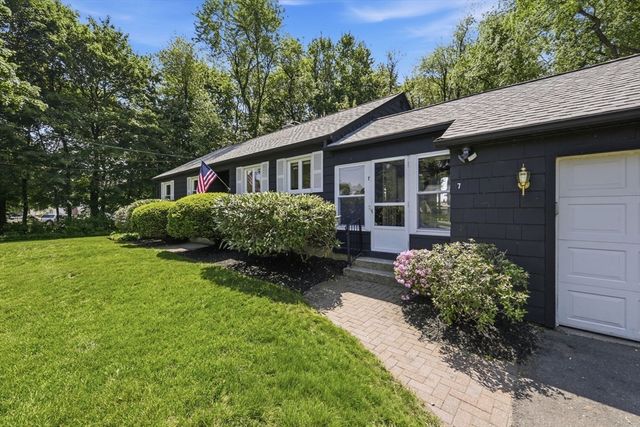 7 Highland Ave, South Hadley, MA 01075