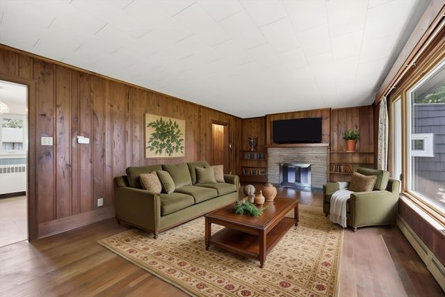 7 Highland Ave, South Hadley, MA 01075