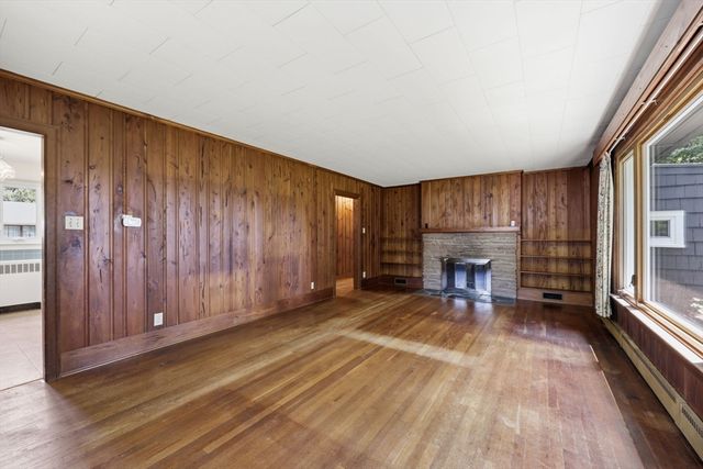 7 Highland Ave, South Hadley, MA 01075