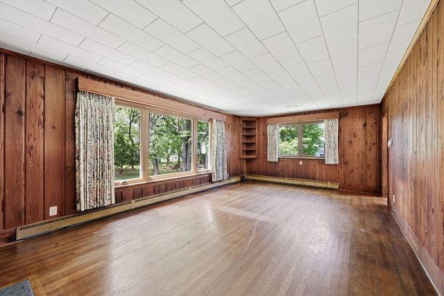 7 Highland Ave, South Hadley, MA 01075