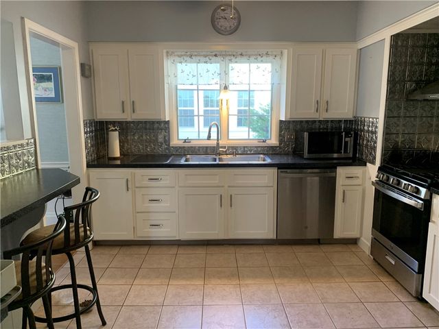 31 Elmcrest Avenue, Providence, RI 02908