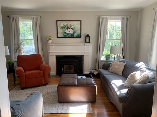 31 Elmcrest Avenue, Providence, RI 02908