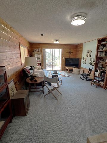 7575 Cannon Avenue, Klamath Falls, OR 97603