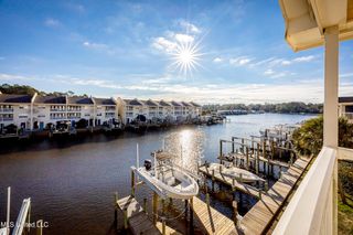 2421 Beachview Drive, F16, Ocean Springs, MS 39564