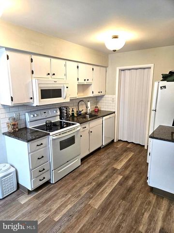 104 LAUREL CT, Quakertown, PA 18951