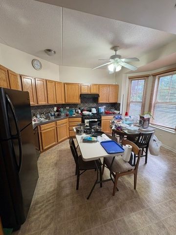 715 Astor Lane 201, Wheeling, IL 60090