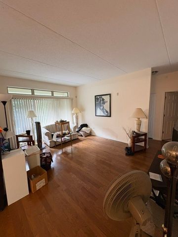 715 Astor Lane 201, Wheeling, IL 60090