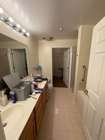 715 Astor Lane 201, Wheeling, IL 60090