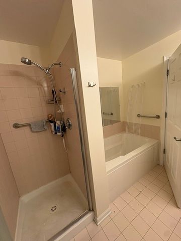 715 Astor Lane 201, Wheeling, IL 60090
