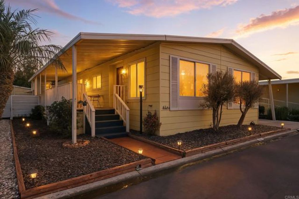 2130 Sunset Drive SPC 94, Vista, CA 92081