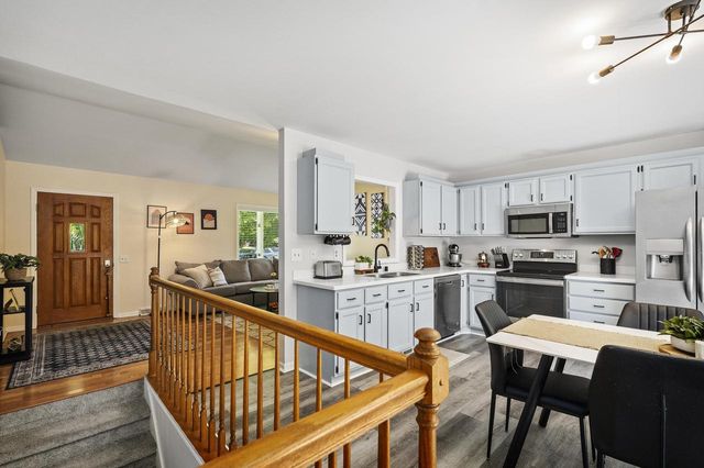 833 W Mohawk TRAIL, De Forest, WI 53532