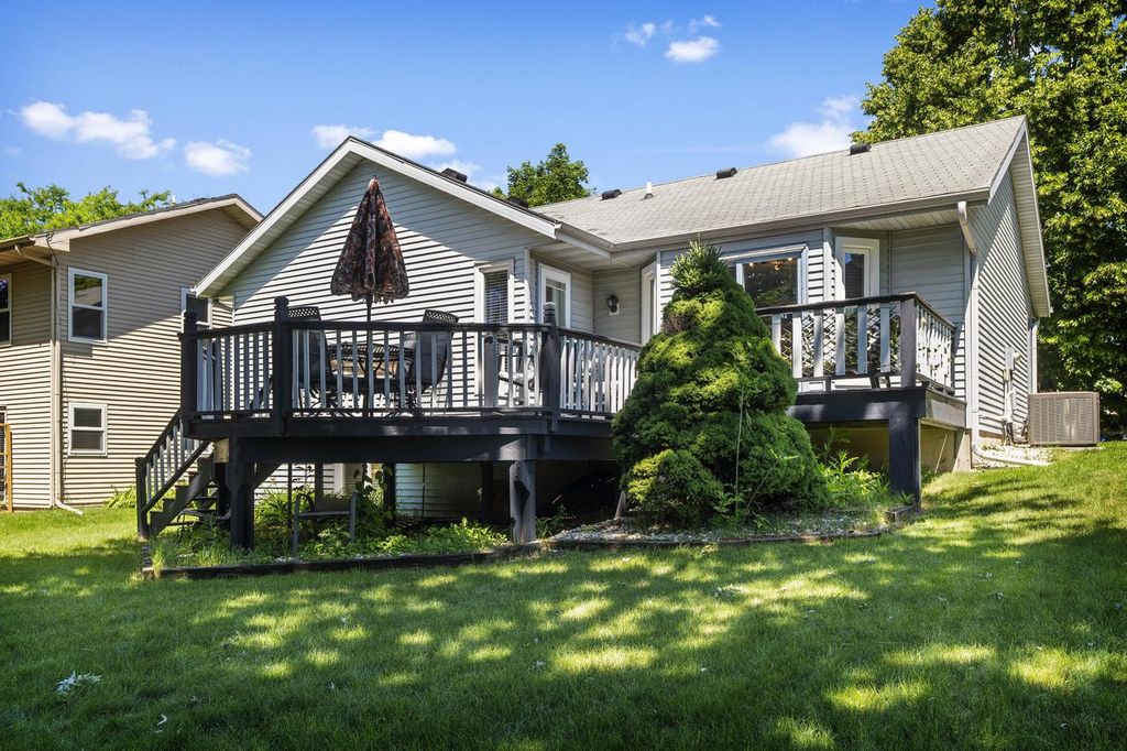 833 W Mohawk TRAIL, De Forest, WI 53532
