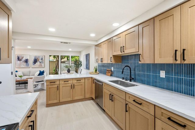 231 Portinao Cir, Sacramento, CA 95831