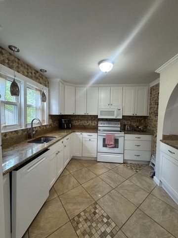 128 Groton Road 1, Chelmsford, MA 01863