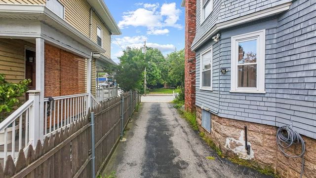 37 Shawmut St, Fall River, MA 02720
