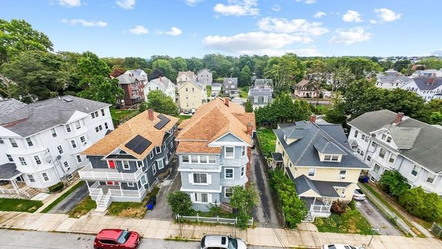 37 Shawmut St, Fall River, MA 02720