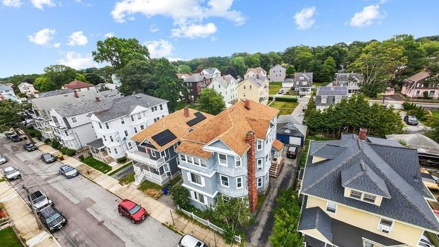 37 Shawmut St, Fall River, MA 02720