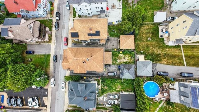 37 Shawmut St, Fall River, MA 02720