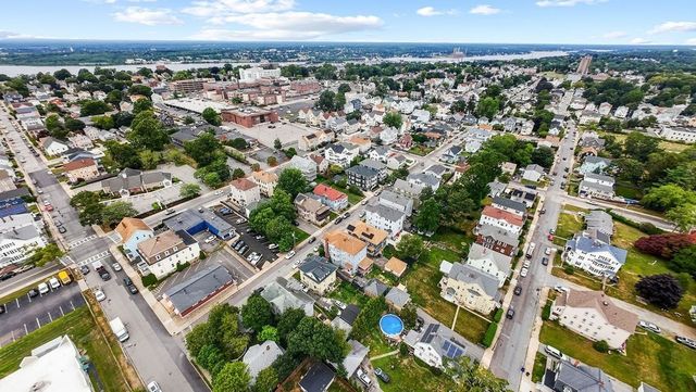 37 Shawmut St, Fall River, MA 02720