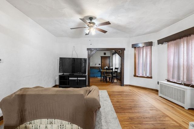 37 Shawmut St, Fall River, MA 02720