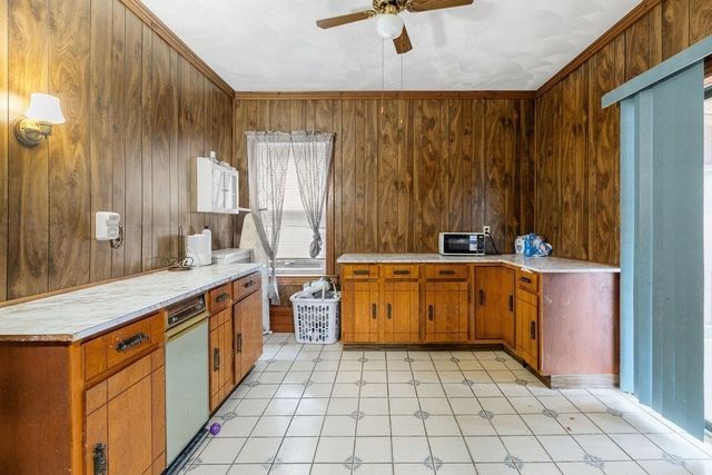 37 Shawmut St, Fall River, MA 02720