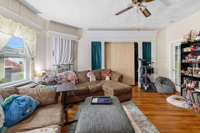37 Shawmut St, Fall River, MA 02720