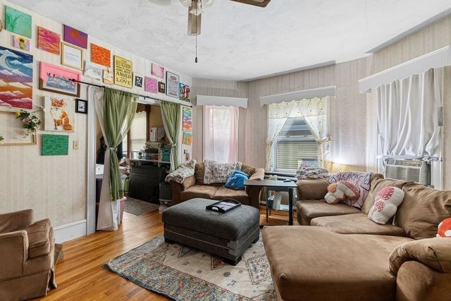 37 Shawmut St, Fall River, MA 02720
