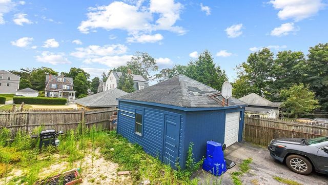 37 Shawmut St, Fall River, MA 02720