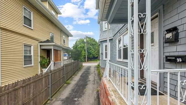 37 Shawmut St, Fall River, MA 02720