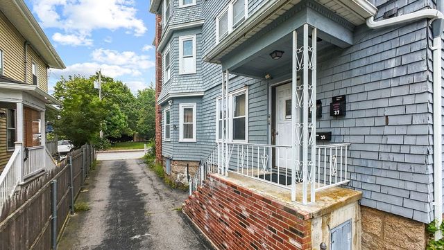 37 Shawmut St, Fall River, MA 02720
