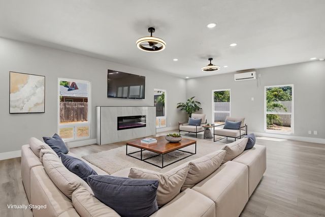 2315 E Santa Ana Avenue, Fresno, CA 93726