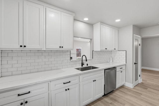 2315 E Santa Ana Avenue, Fresno, CA 93726