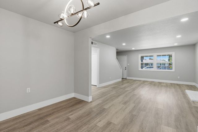 2315 E Santa Ana Avenue, Fresno, CA 93726