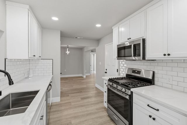 2315 E Santa Ana Avenue, Fresno, CA 93726